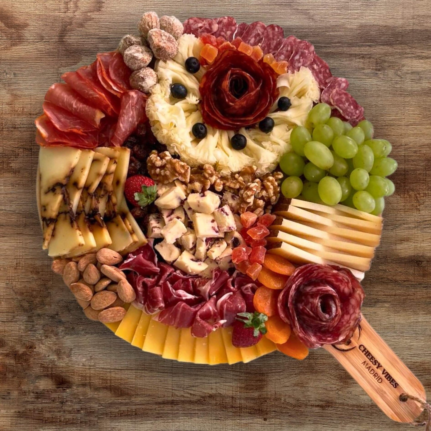 tabla de quesos premium gourmet para cenar en afmilia estas navidades, reunion en familia, noche vieja, a domilicio en madrid