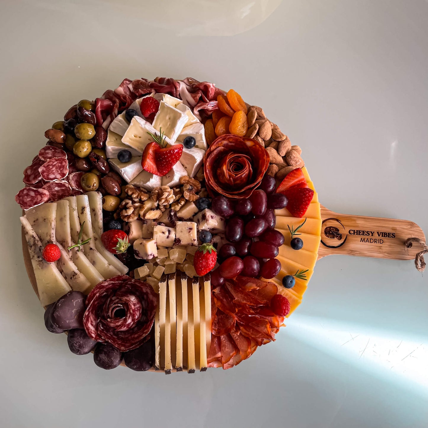 catering madrid para eventos en empresas o en casas. Quesos gourmet e ibericos de calidad para disfrutar en navidad y en cumpleaños