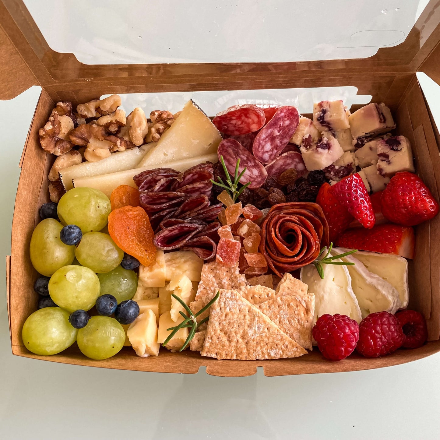tabla de quesos ideal para regalar a una persona pareja o amigo regalo unico e original en madrid