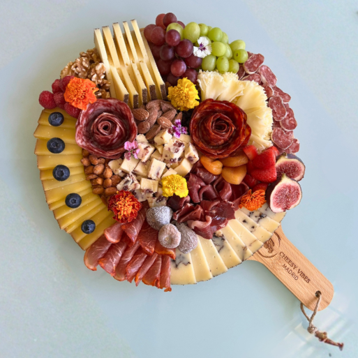 Tabla de quesos e ibericos a domicilio para cenas entre amigos